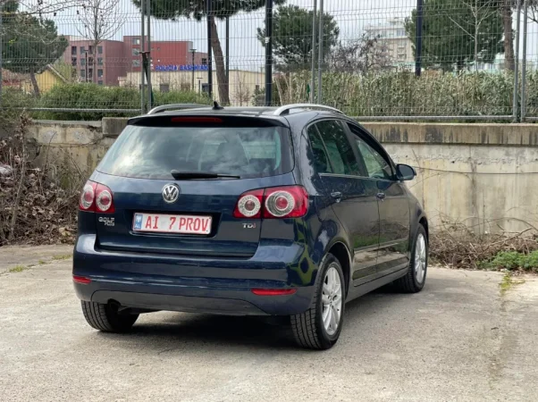 Tirane, shes makine Vw Golf 6 Plus Nafte, blu manuale Klima 182.000 km 5.700 €