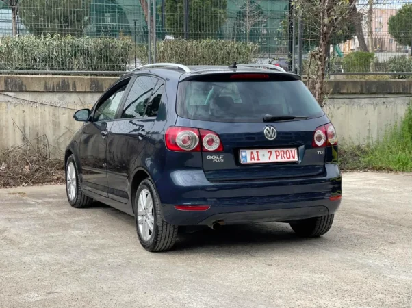 Tirane, shes makine Vw Golf 6 Plus Nafte, blu manuale Klima 182.000 km 5.700 €