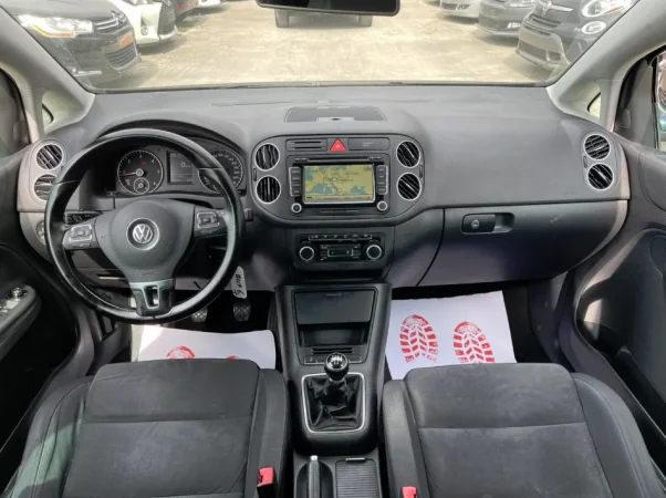 Tirane, shes makine Vw Golf 6 Plus Nafte, blu manuale Klima 182.000 km 5.700 €