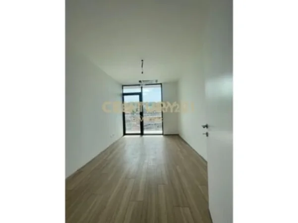 Tirane, jepet me qera ambjent biznesi Kati 11, 134 m² 1.600 € (Lake View)