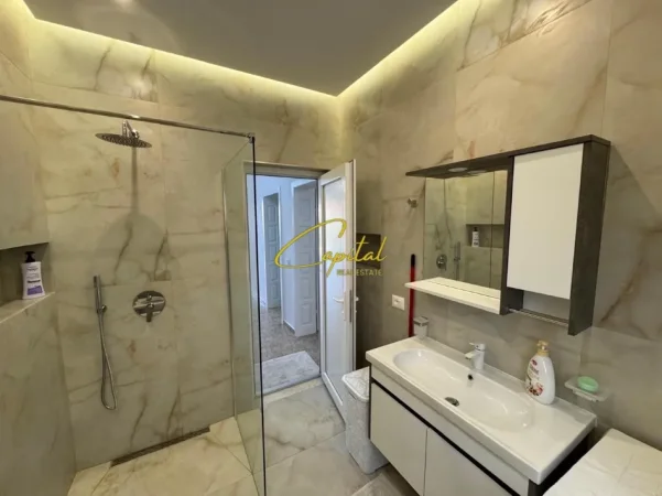 Tirane, jepet me qera apartament 1+1 Kati 1, 60 m² 400 € (SHKOZE)