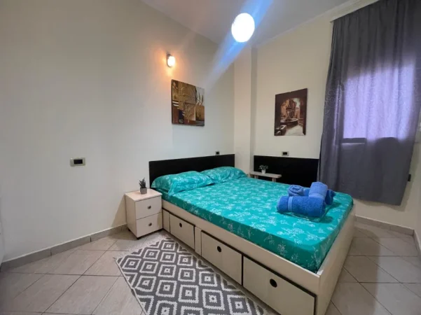 Tirane, jepet me qera apartament 1+1 Kati 4, 50 m² 400 € (Rruga 5 maji)