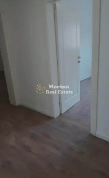 Tirane, jepet me qera apartament 3+1 Kati 3, 102 m² 800 € (Rruga Mine Peza)