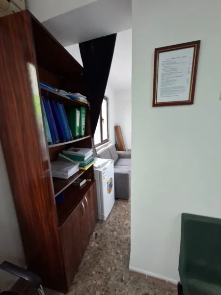 ZYRE ME QIRA ISH EKSPOZITA  Kati 2, 15 m² 200 €