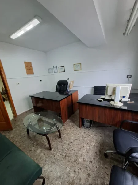 ZYRE ME QIRA ISH EKSPOZITA  Kati 2, 15 m² 200 €