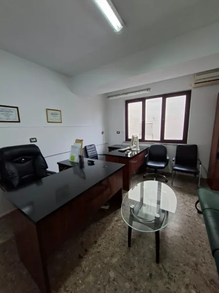 ZYRE ME QIRA ISH EKSPOZITA  Kati 2, 15 m² 200 €