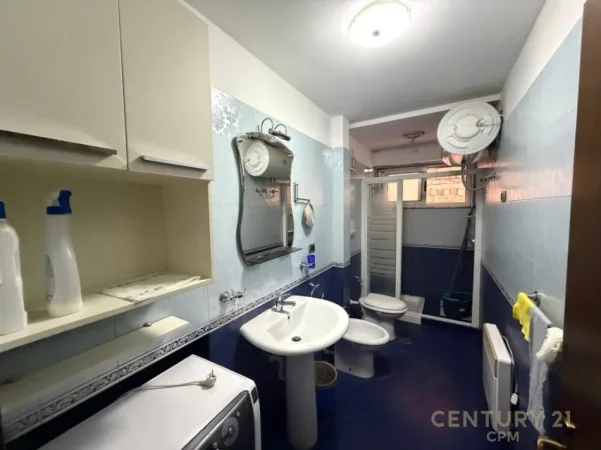 Tirane, jepet me qera apartament 2+1 Kati 4, 78 m² 600 € (Qender)