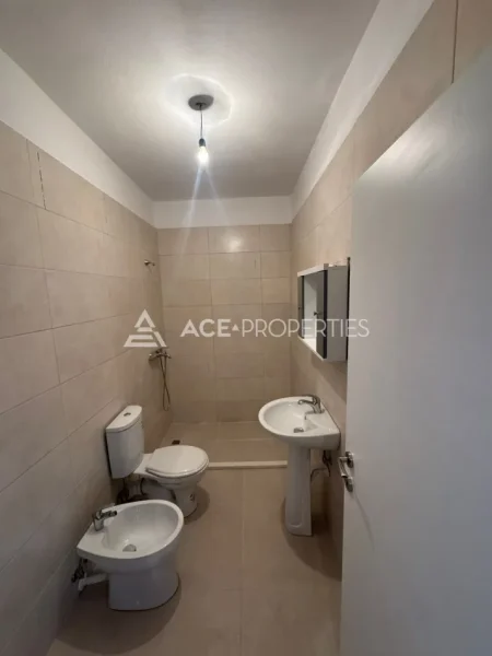 Durres, jepet me qera apartament 2+1+Ballkon Kati 5, 300 € (Zjarrfiksja, Durres)