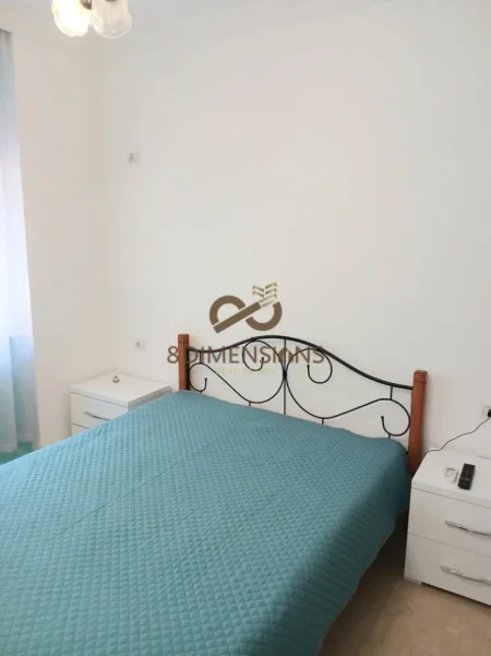 Tirane, jepet me qera apartament 2+1 Kati 2, 97 m² 520 € (Restorant Fresku)