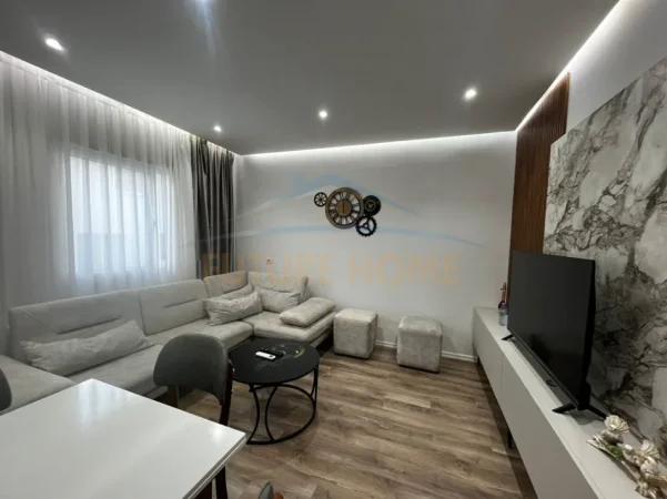 Tirane, jepet me qera apartament 2+1 Kati 1, 75 m² 750 € (Rruga e Bogdaneve)