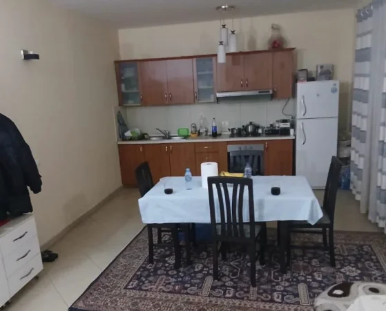 Tirane, jepet me qera apartament 2+1+Ballkon Kati 4, 80 m² 450 € 