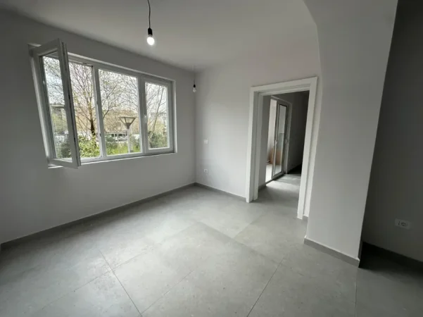 Tirane, jepet me qera apartament Kati 1, 103 m² 1.300 € (Rruga Stiki Cico)