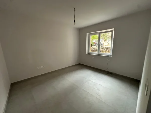 Tirane, jepet me qera apartament Kati 1, 103 m² 1.300 € (Rruga Stiki Cico)