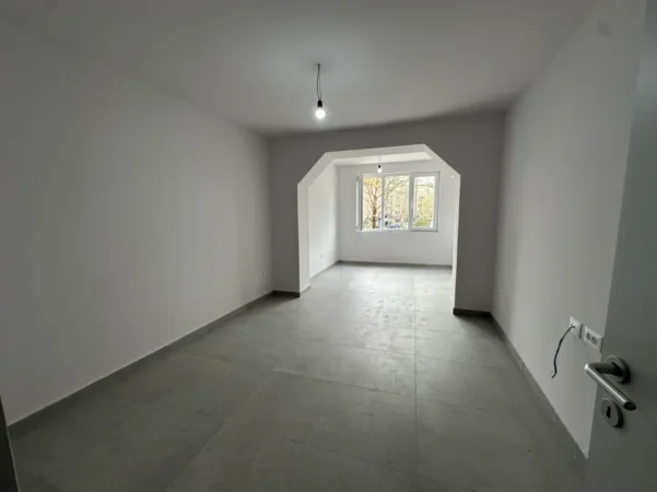 Tirane, jepet me qera apartament Kati 1, 103 m² 1.300 € (Rruga Stiki Cico)