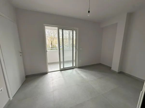 Tirane, jepet me qera apartament Kati 1, 103 m² 1.300 € (Rruga Stiki Cico)