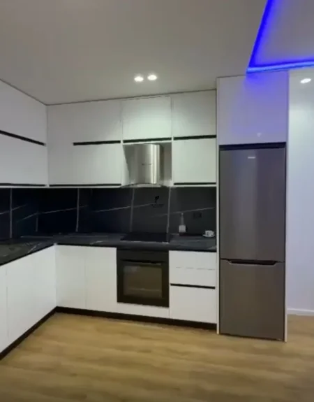 Tirane, jepet me qera apartament 2+1 Kati 3, 100 m² 850 € (KOMUNA E PARISIT)