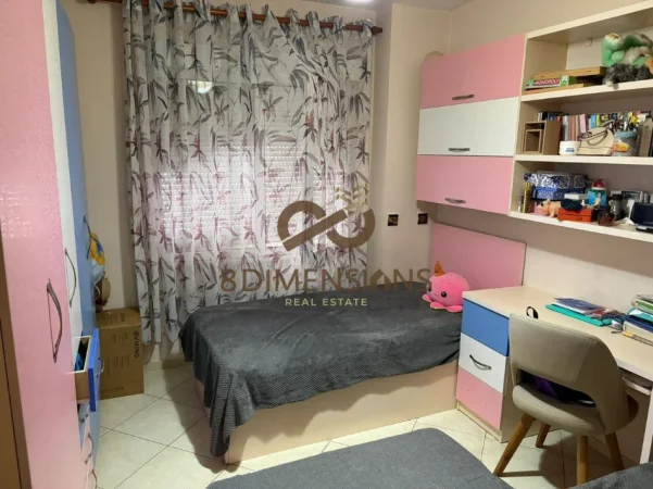 Tirane, jepet me qera apartament 2+1 , 90 m² 450 € (kthesa e kamzes)