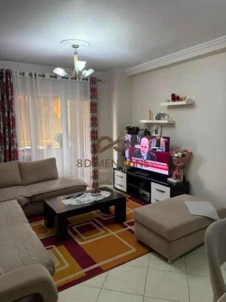 Tirane, jepet me qera apartament 2+1 , 90 m² 450 € (kthesa e kamzes)