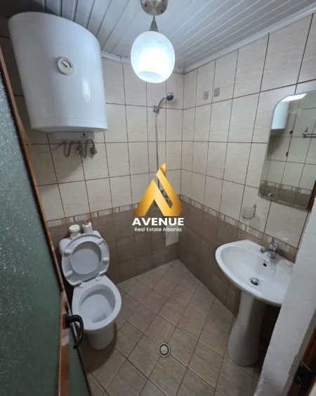 Tirane, jepet me qera apartament 1+1 , 60 m² 410 € (rruga muzaket)