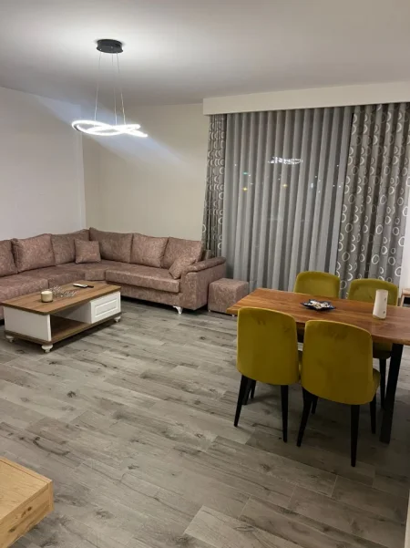 Tirane, jepet me qera apartament 1+1 Kati 1, 80 m² 800 € 