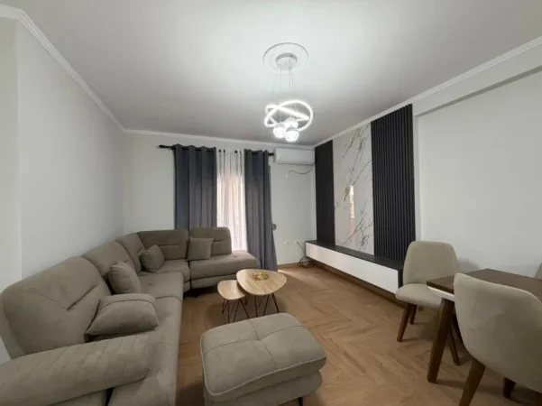 Tirane, jepet me qera apartament 2+1 Kati 4, 80 m² 550 €
