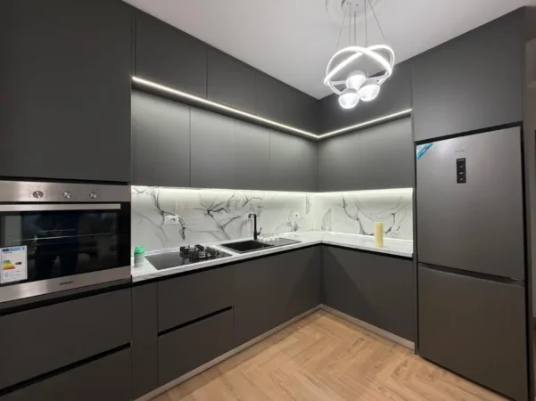 Tirane, jepet me qera apartament 2+1 Kati 4, 80 m² 550 €