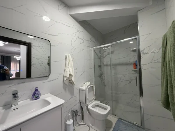 Tirane, jepet me qera apartament 2+1 Kati 4, 80 m² 550 €