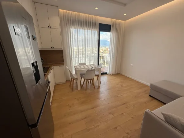 Tirane, jepet me qera apartament 2+1 Kati 5, 74 m² 650 € (SELITE)