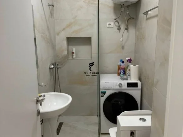 Tirane, jepet me qera apartament 1+1+Ballkon Kati 9, 70 m² 450 € (ASTIR)