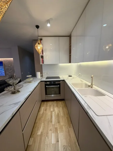 Tirane, shitet apartament 3+1 , 129 m² 390.000 €