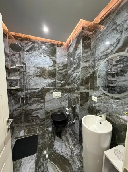 Tirane, shitet apartament 3+1 , 129 m² 390.000 €