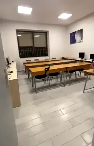 Tirane, jepet me qera zyre Kati 3, 100 m² 850 € (BLLOKU)