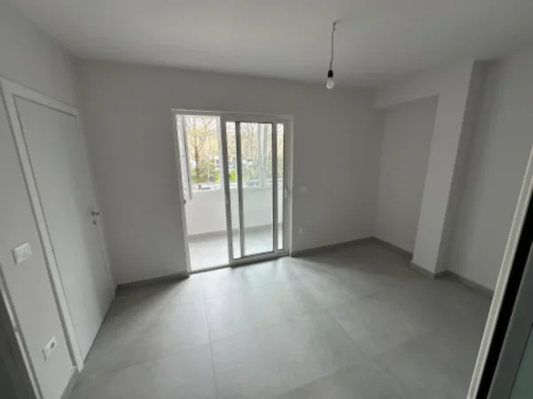 Tirane, jepet me qera zyre Kati 2, 103 m² 1.200 € (Brryl perballe Maternitetit te Ri)