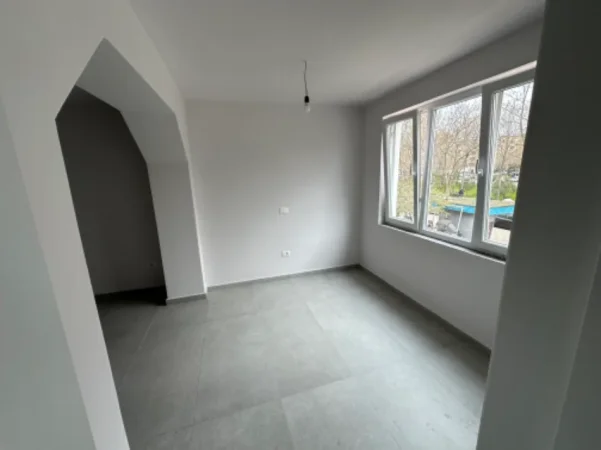 Tirane, jepet me qera zyre Kati 2, 103 m² 1.200 € (Brryl perballe Maternitetit te Ri)