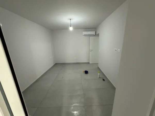 Tirane, jepet me qera zyre Kati 2, 103 m² 1.200 € (Brryl perballe Maternitetit te Ri)