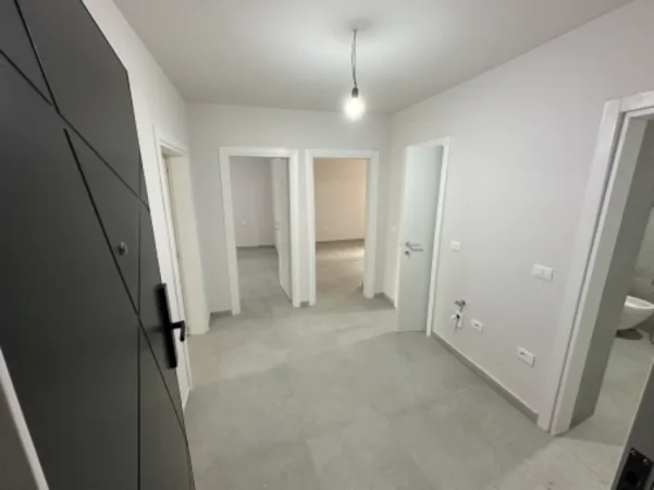 Tirane, jepet me qera zyre Kati 2, 103 m² 1.200 € (Brryl perballe Maternitetit te Ri)