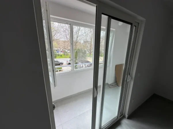 Tirane, jepet me qera zyre Kati 2, 103 m² 1.200 € (Brryl perballe Maternitetit te Ri)