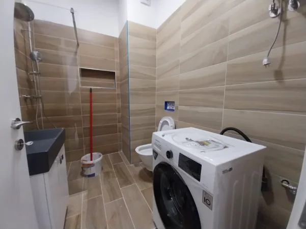 Tirane, jepet me qera apartament 1+1 Kati 4, 50 m² 400 € (SAUK , Porta Tirana e Re)