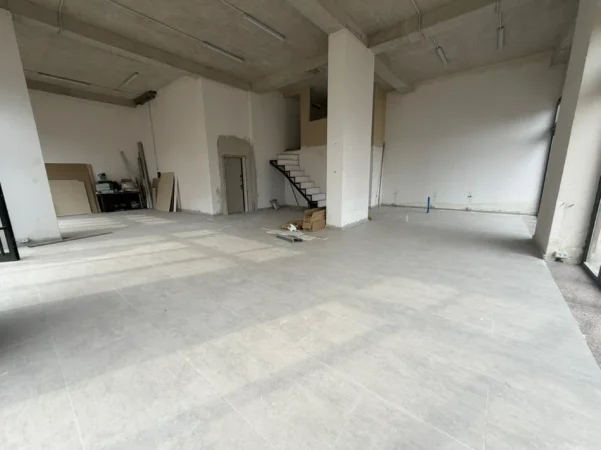 Tirane, jepet me qera ambjent biznesi Kati 0, 1.000 € 