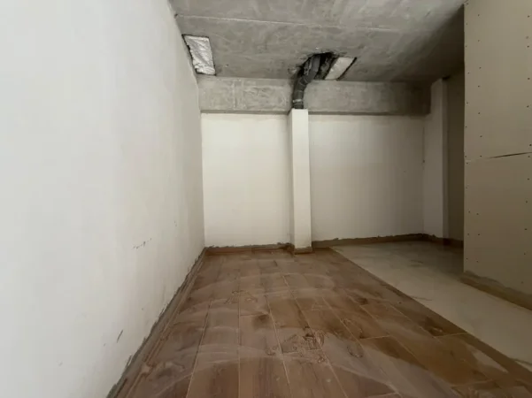 Tirane, jepet me qera ambjent biznesi Kati 0, 1.000 € 