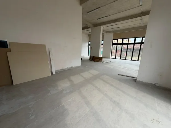 Tirane, jepet me qera ambjent biznesi Kati 0, 1.000 € 