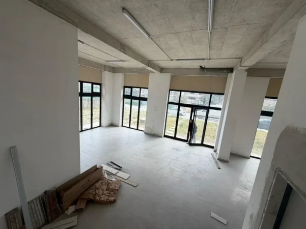 Tirane, jepet me qera ambjent biznesi Kati 0, 1.000 € 