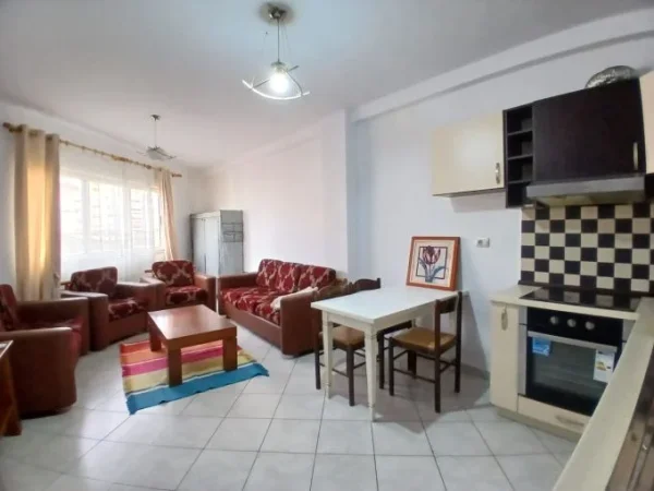 Tirane, jepet me qera apartament 2+1 Kati 3, 90 m² 550 € (bulevaredi i ri)
