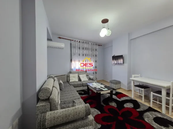 Vlore, jepet me qera apartament 2+1+Ballkon , 95 m² 350 € (Rruga Ali Demi)