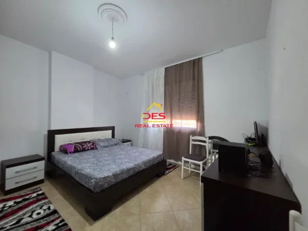 Vlore, jepet me qera apartament 2+1+Ballkon , 95 m² 350 € (Rruga Ali Demi)