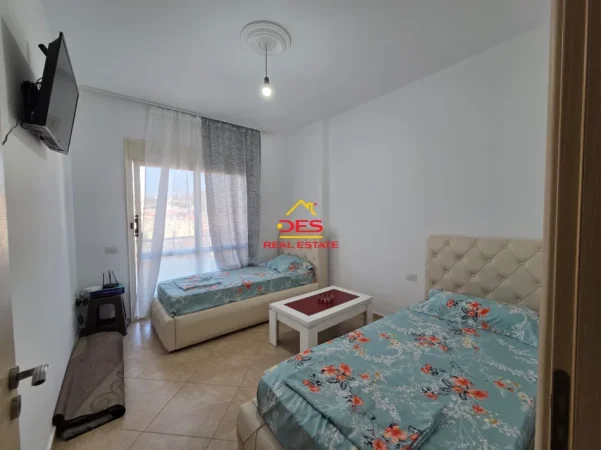 Vlore, jepet me qera apartament 2+1+Ballkon , 95 m² 350 € (Rruga Ali Demi)