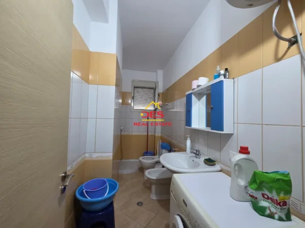 Vlore, jepet me qera apartament 2+1+Ballkon , 95 m² 350 € (Rruga Ali Demi)