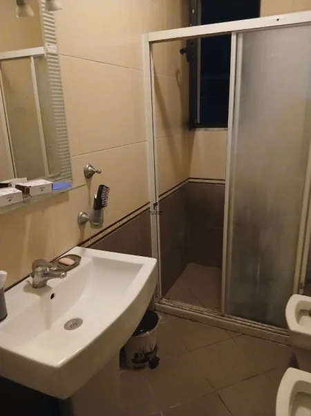 Tirane, jepet me qera apartament 2+1 Kati 4, 85 m² 450 € (KODRA E DIELLIT)