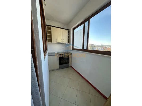 Tirane, jepet me qera apartament 1+1+Ballkon Kati 6, 55 m² 500 € 