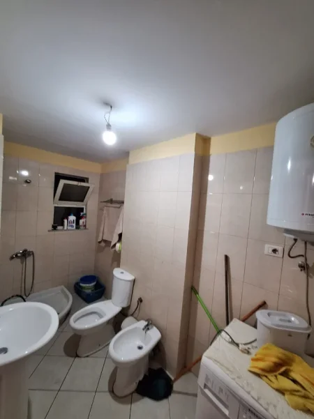 Tirane, jepet me qera apartament 2+1+Ballkon Kati 3, 83 m² 400 € (Rruga Mikel Maruli)
